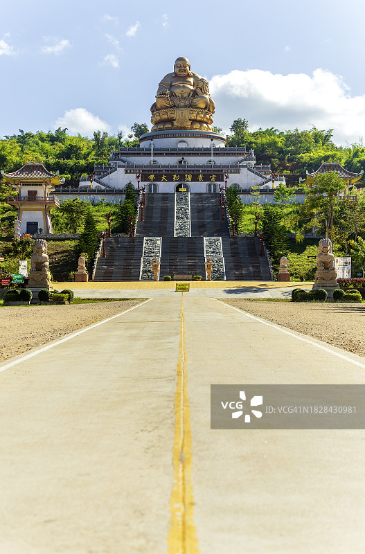 清莱府的“Wat Muen Buddha Mettakhunaram”寺庙大佛（泰国）图片素材