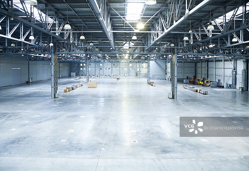 大型现代空旷仓库内部图片素材