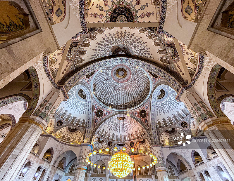 土耳其安卡拉的科贾泰佩清真寺圆顶和天花板图片素材