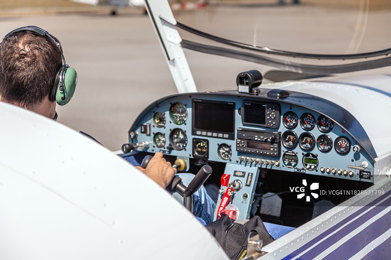 准备起飞图片素材