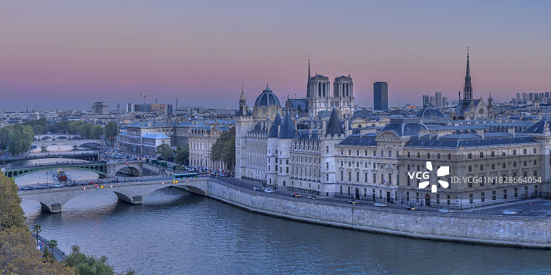 Laurent Giraudou作品：塞纳河畔的兑换桥、巴黎古监狱和巴黎圣母院图片素材