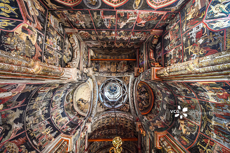 罗马尼亚德拉戈米尔纳东正教修道院的宏伟穹顶细节图片素材
