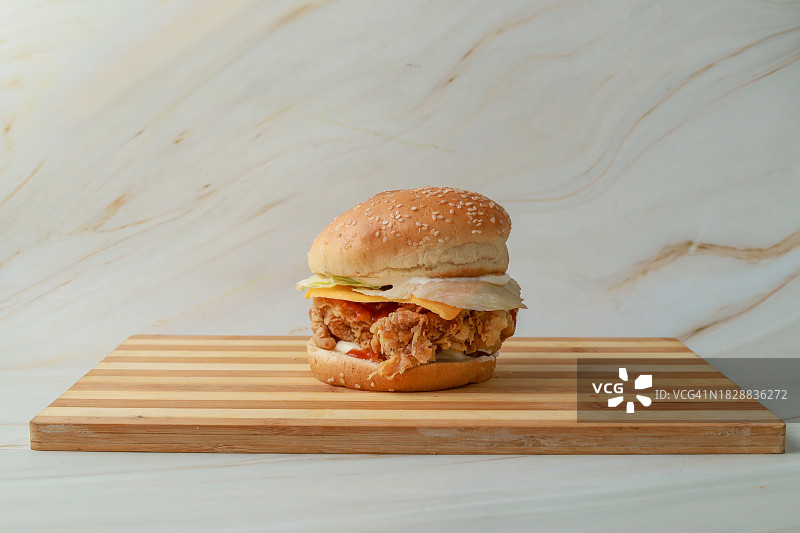 芝士劲脆鸡腿堡图片素材