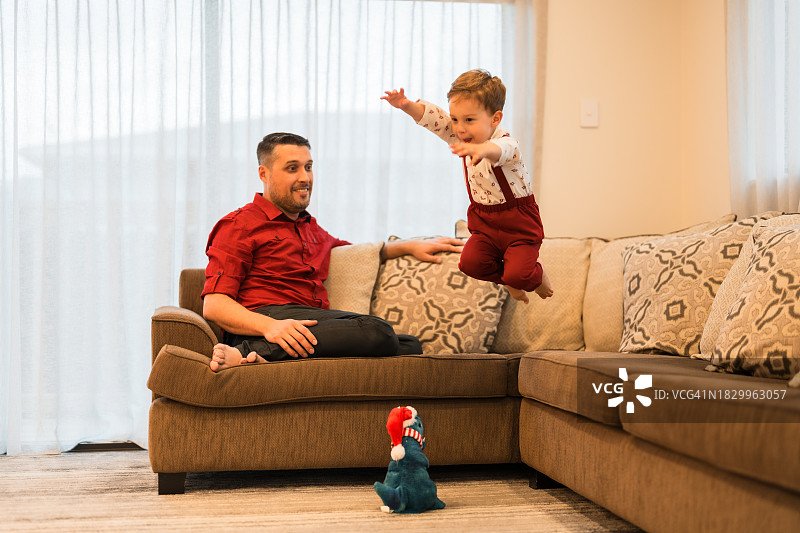 拥有快乐的童年，永不嫌晚图片素材