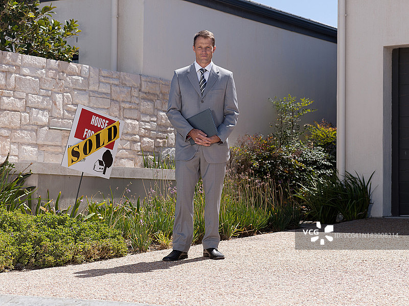 房产中介展示已售房屋图片素材