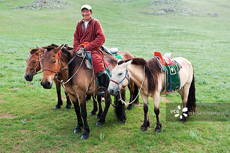 蒙古马背骑手图片素材