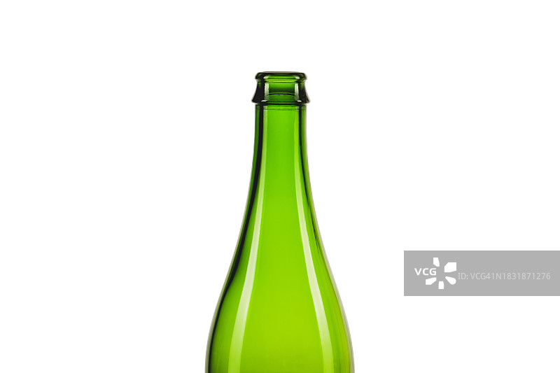 绿色啤酒瓶特写，影棚拍摄，带裁剪路径图片素材
