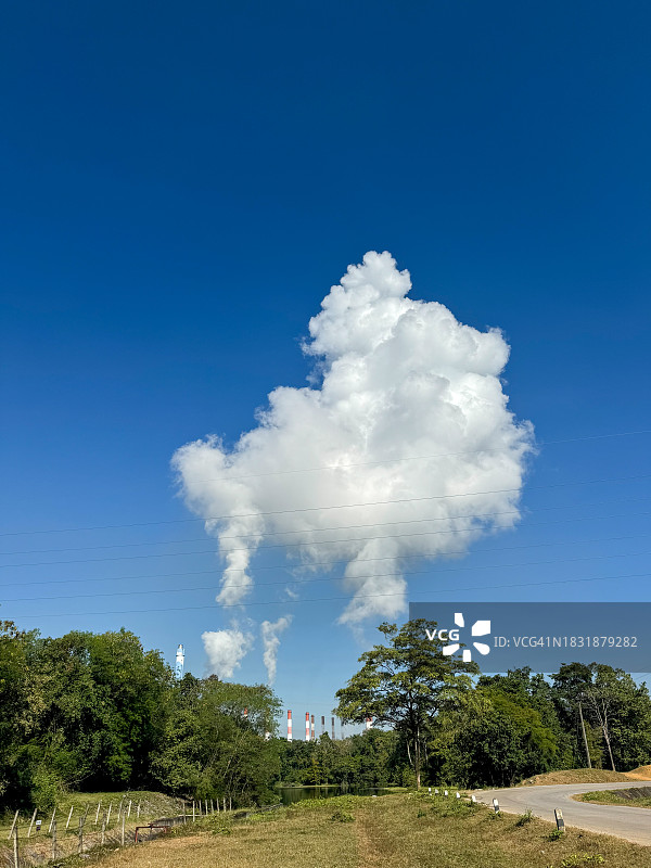 发电厂的蒸汽图片素材
