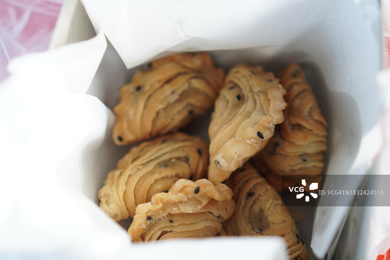 油炸咖喱饺子，肉或蔬菜馅图片素材