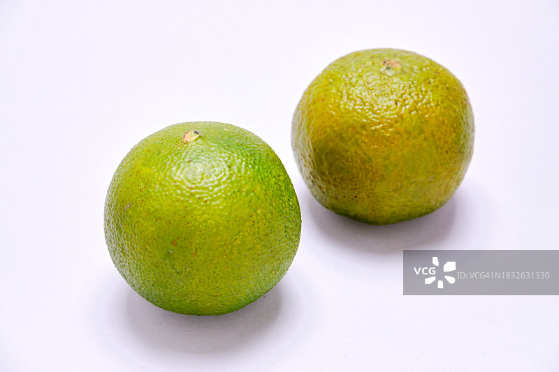 白色背景上的青柠图片素材