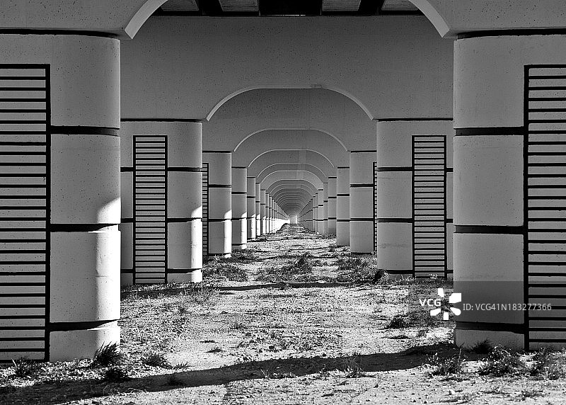 黑白桥梁支撑图片素材