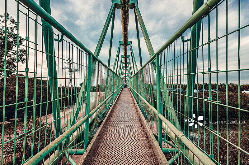 行人桥透视图片素材