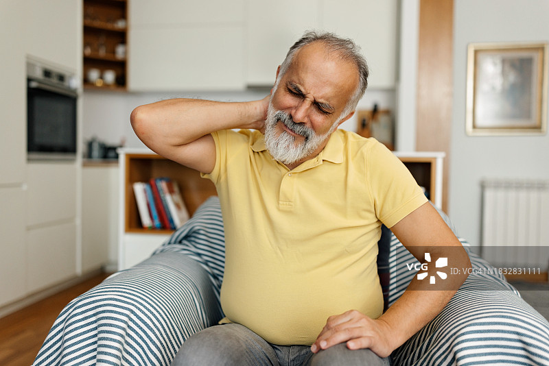 我的颈部疼痛快要了我的命图片素材