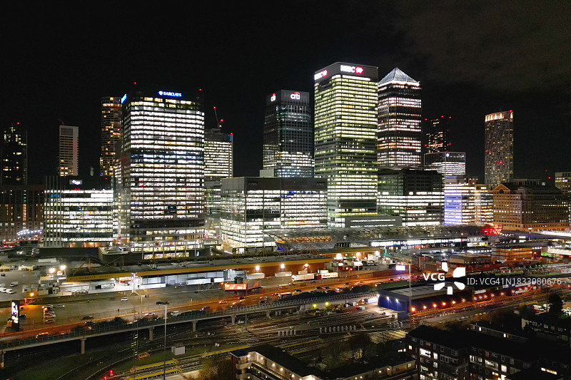 夜晚的金丝雀码头金融区图片素材