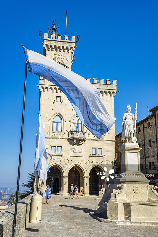 圣马力诺共和国公共宫前的自由女神像图片素材