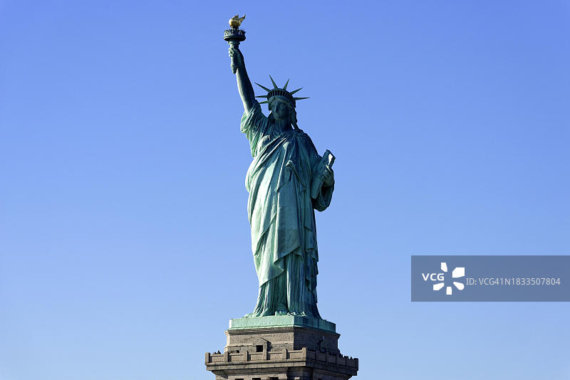 美国纽约市曼哈顿自由岛上的自由女神像图片素材