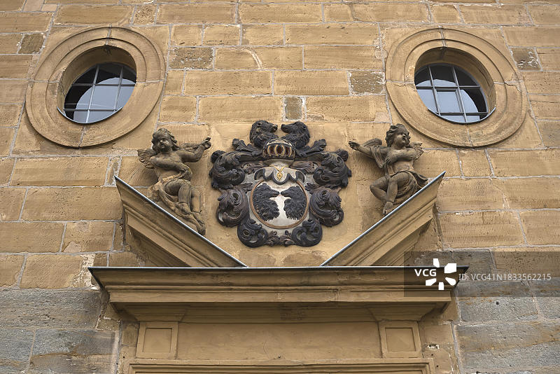 埃格洛夫斯坦家族的盾徽,位于德国巴伐利亚州库恩鲁伊特圣路加教堂的入口上方图片素材