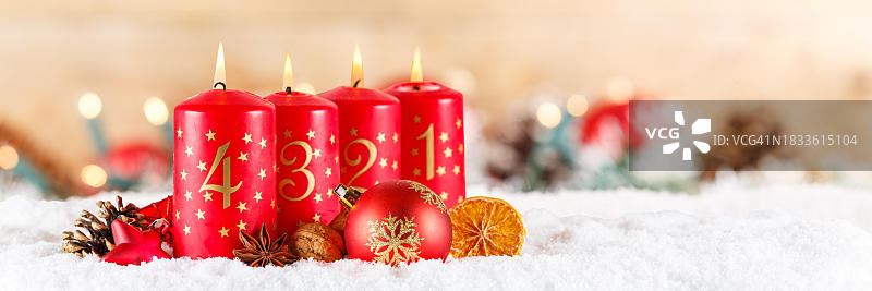 第四个降临节，带蜡烛的圣诞装饰品，圣诞贺卡，德国斯图加特圣诞节横幅图片素材