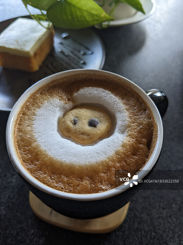 越南：桌子上咖啡的高角度视图图片素材