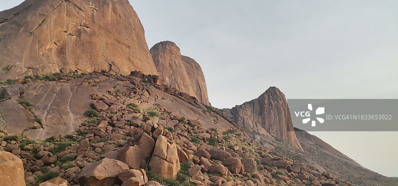 苏丹卡萨拉岩层低角度景观图片素材