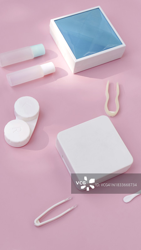 粉色背景上的药品高角度视图图片素材