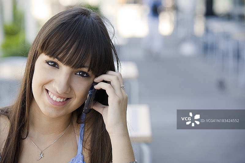 打电话的少女图片素材