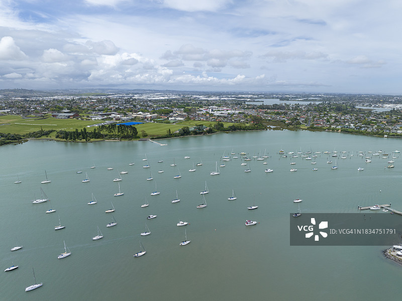 新西兰奥克兰的航拍海岸线景观图片素材