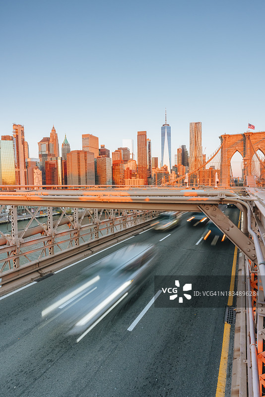 日出时分的布鲁克林大桥图片素材