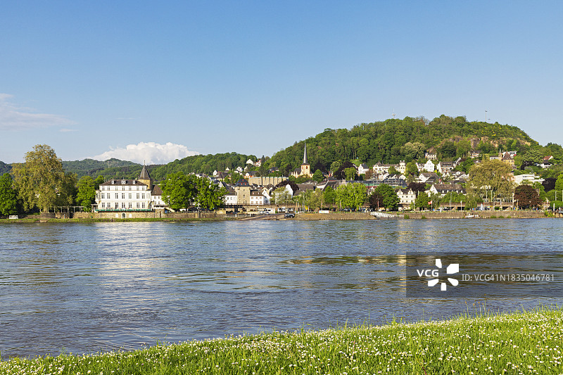 德国莱茵河畔雷马根小镇夏季风光图片素材