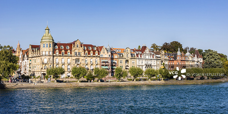 德国巴登-符腾堡康斯坦茨博登湖沿岸的历史别墅图片素材