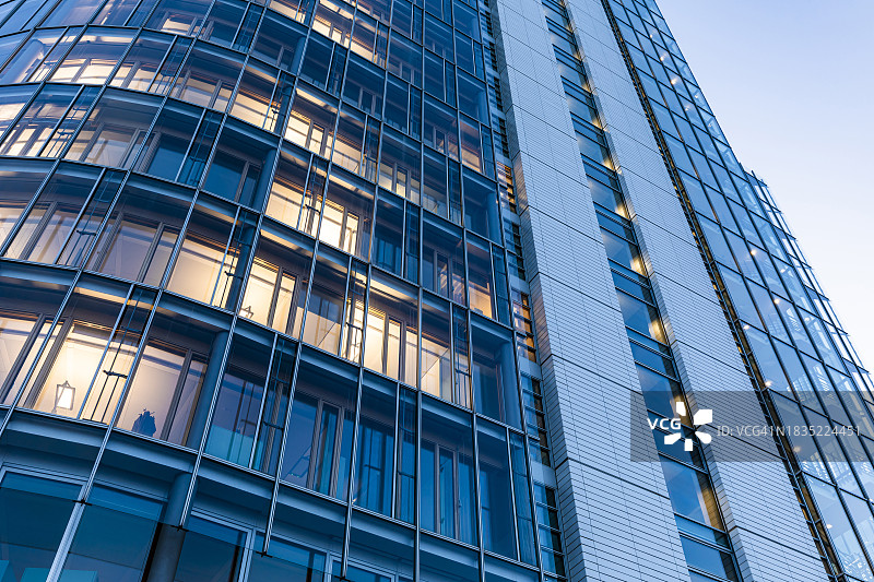 德国斯图加特：高层办公楼的黄昏景色图片素材