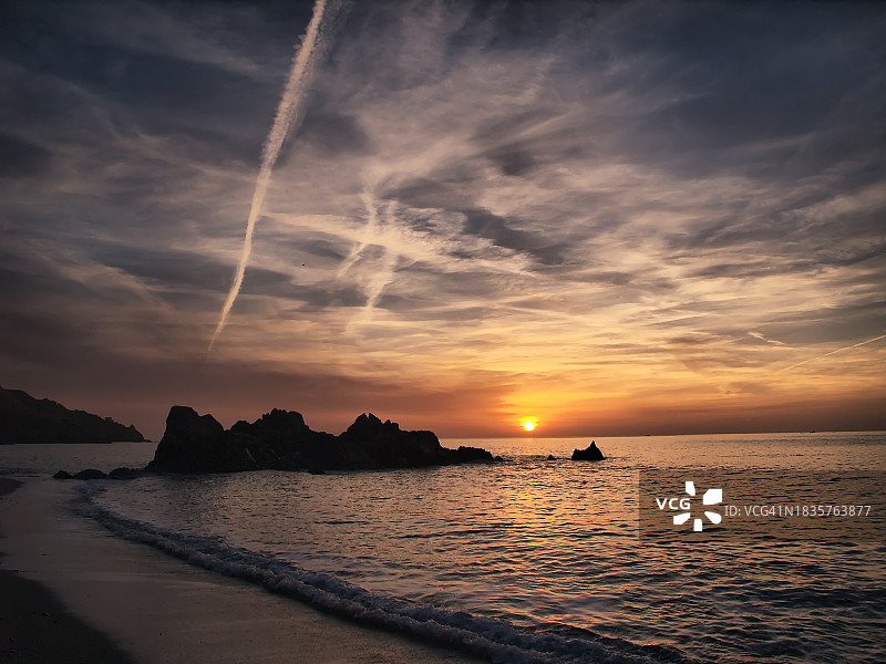 英国赫尔斯顿蜥蜴岛日落时分的海景图片素材