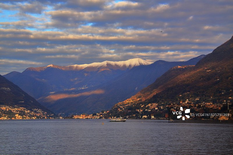 科莫湖，伦巴第山区海景风光，意大利图片素材