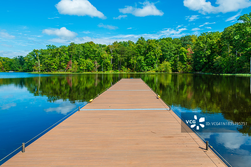 弗吉尼亚伍德布里奇湖泊的风景图片素材