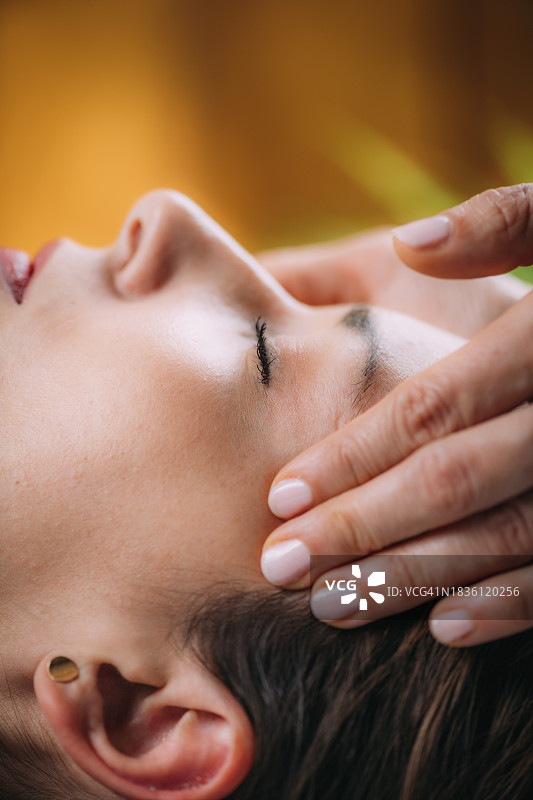 颅骶疗法按摩图片素材