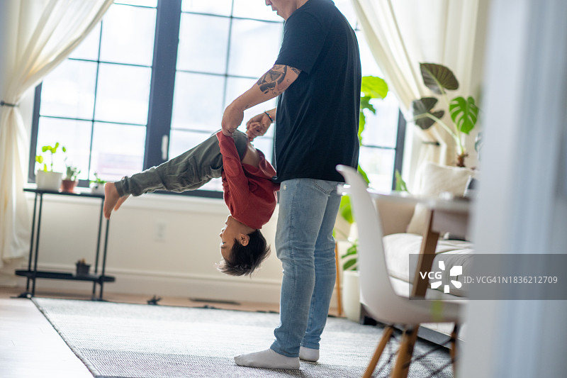 和爸爸一起跳舞图片素材