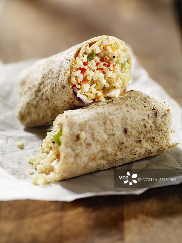 藜麦鸡肉沙拉卷图片素材