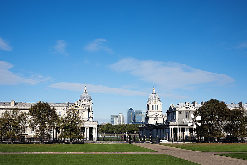 透过旧皇家海军学院看金丝雀码头图片素材