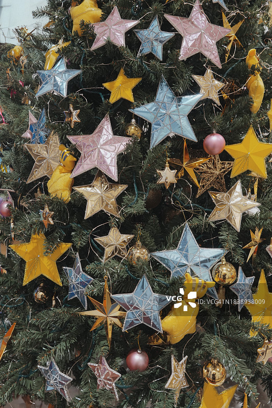 星星彩球圣诞树图片素材