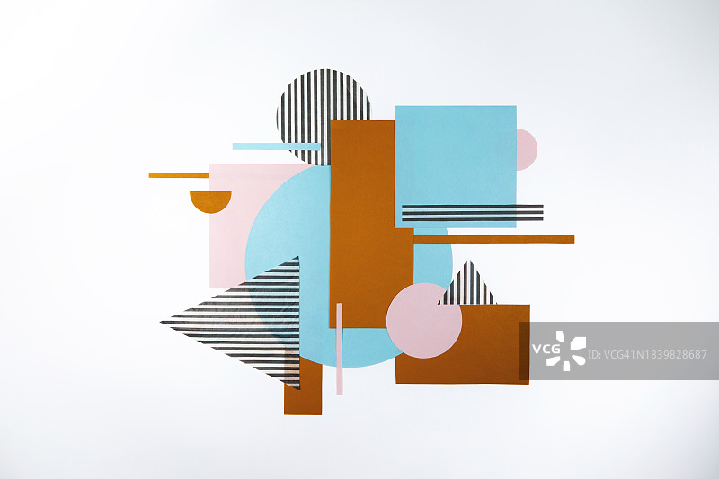 白色背景上的现代抽象几何纸拼贴图片素材