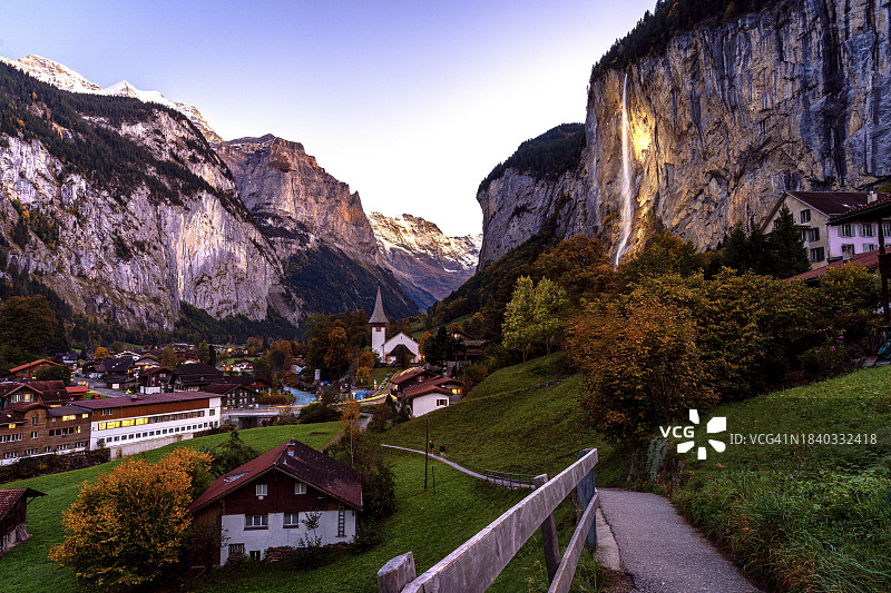 瑞士劳特布龙嫩的日落图片素材