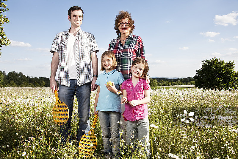 夏季家庭户外活动图片素材