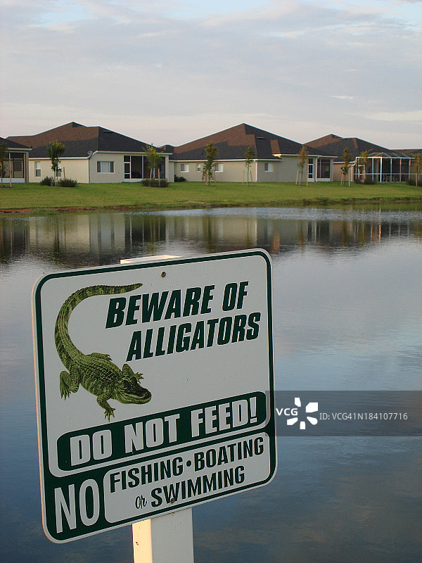 警告 - 佛罗里达短吻鳄图片素材