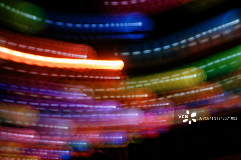 彩色光轨的动态模糊背景图片素材