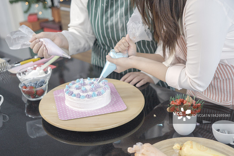 特写：家庭烘焙蛋糕图片素材