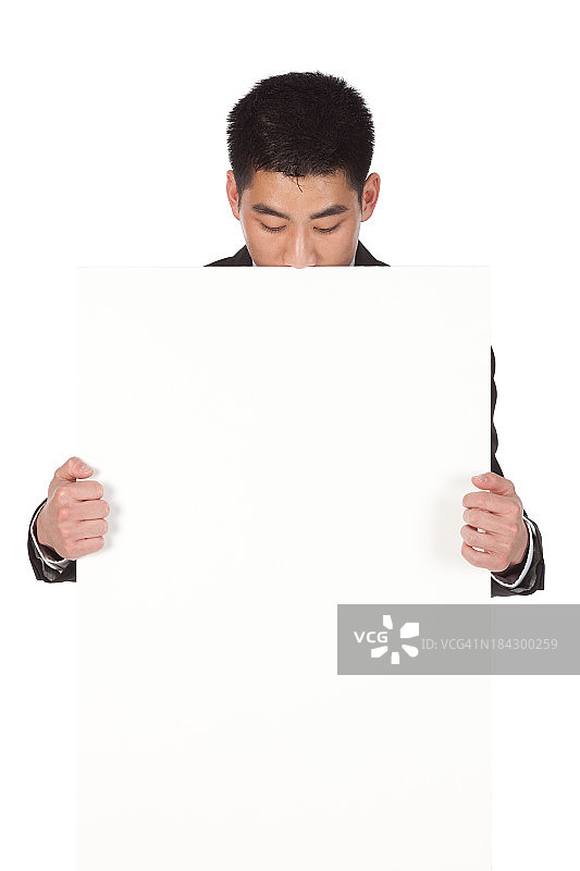 看着标语牌的商人图片素材