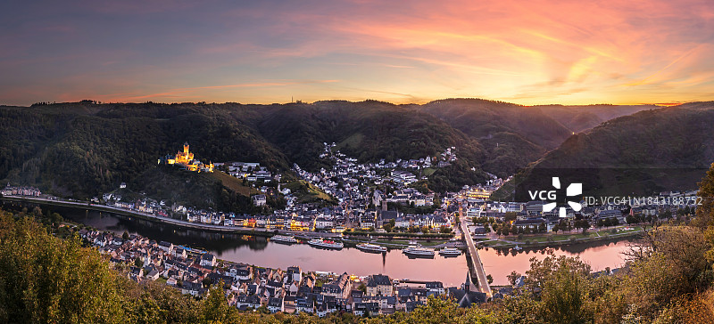 科赫姆日落全景——德国摩泽尔河谷图片素材