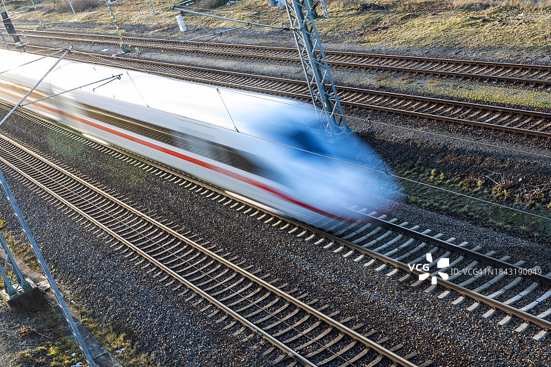 快速德国高速列车“ICE”的铁轨图片素材