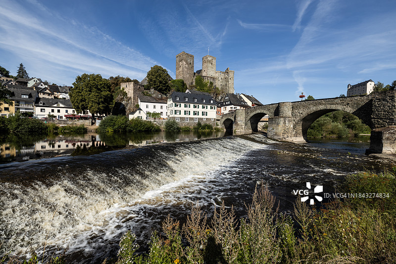 德国黑森州伦克尔的历史城堡和古老村庄图片素材