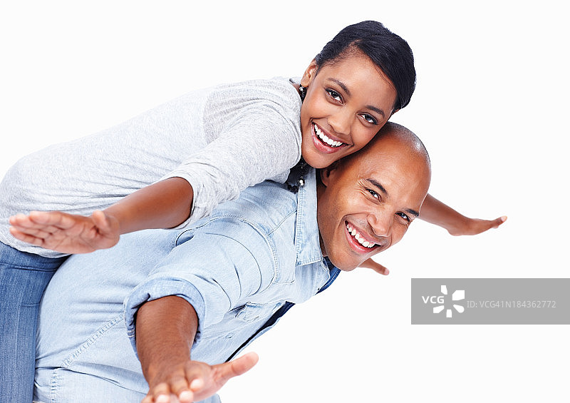 年轻夫妇一起享受欢乐时光图片素材